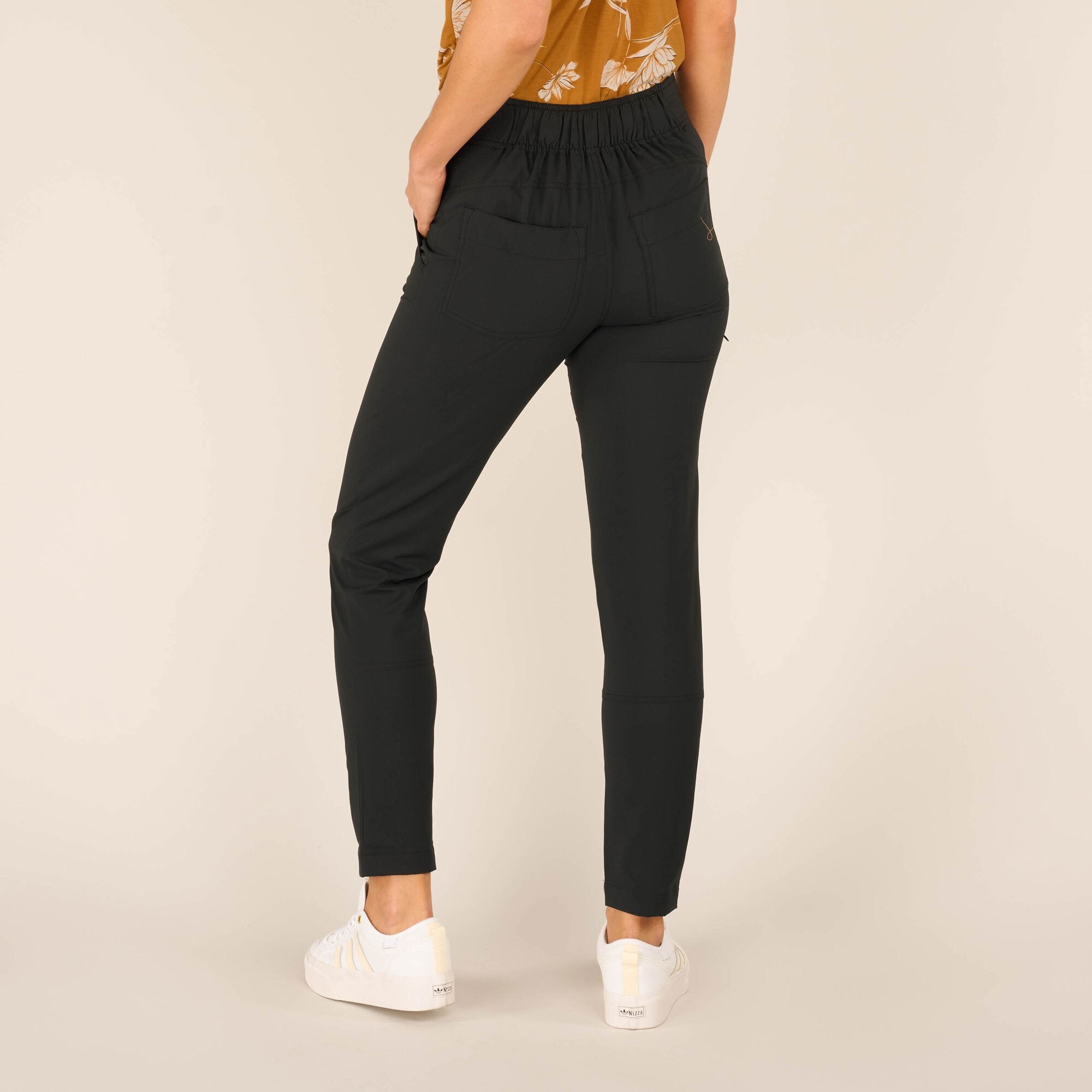 Sajilo Ankle Pants - Black